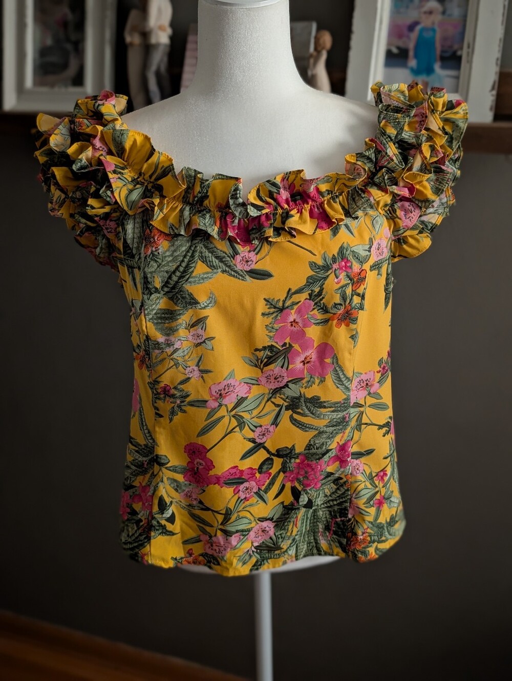 Milk & Honey Size Large Yellow Tropical Floral Ruffle Neck Off The Shoulder Top